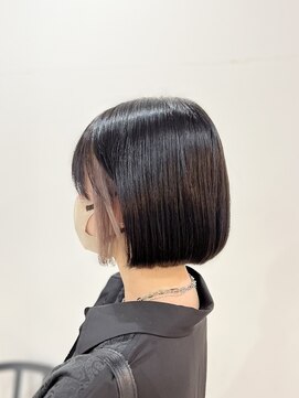 ヒュー(HUE) 黒髪とワンレンとインナー