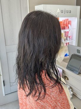 レヴィア(REVIA) レイヤーカットゆるふわウェーブ前髪カット髪質改善
