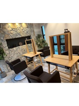 伝統とモダニティから生まれた新感覚サロン。あなただけのプライベート空間で素敵な時間を…