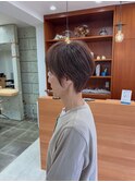 コンパクトで丸みのあるショートヘア