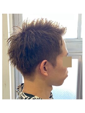 シェノン(CHAINON) 黒髪ならビジネスシーンにも◎スパイキーよりかっちりめショート