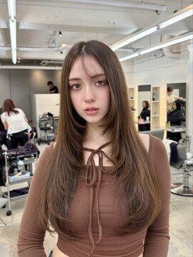 ヒュー 広島(HEW) 20代30代外国人風シースルーレイヤーカットダークグレージュ