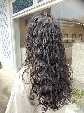 アンジュベイナハ (Ange Bay NAHA) ロング×スパイラルパーマ