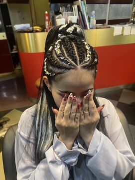 グリッツ (GLITZ) コーンロウエクステ石川町駅徒歩30秒!