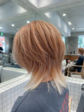 ニーイチイチ(211) デザインカラー　インナーカラー　ウルフカット