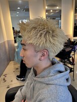ヘアーメイク アテナ(Hair Make ATENA)&nbsp;【ホワイトブロンド×スパイキーショート】