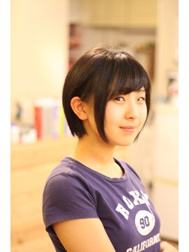 レアリス ヘアーデザイン(REALIS hair design) ショートボブ耳にかける