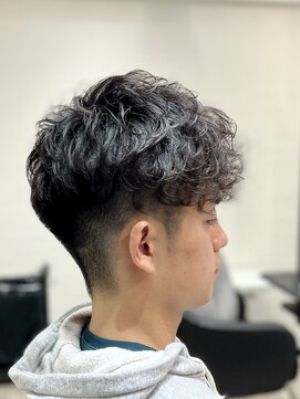 リリー(Lily) パーマ後のメンテナンスカットでよりカッコよく!