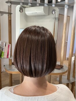 ブルーノ(bruno)の写真/〈色持ち〉×〈ツヤ感〉×〈手触りの良さ〉が好評!!グレイカラーもトレンドを抑えたオシャレに仕上げる♪