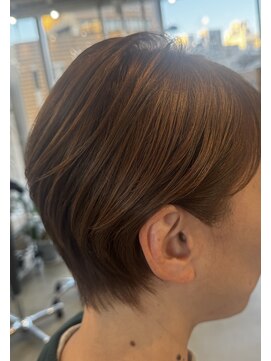 耳かけショート×前髪あり
