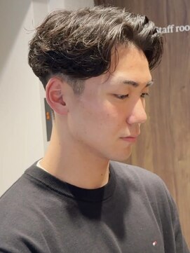 グルーマーズクレッジ 渋谷店(GROOMER/S CREDGE) men's/メンズ/刈り上/げセンターパート/ダウンパーマ/渋谷