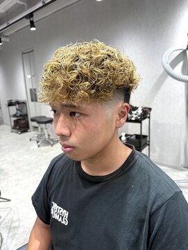 テクト バイアッシュ 吉祥寺店(Tect by Ash) 海外風スペインカールフリンジカットテーパーフェード