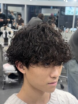 フィフス トウキョウ (fifth TOKYO) 渋谷ルーズパーマメンズカットシースルーマッシュセンターパート