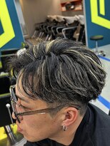 ダズルヘアラッシュ(DAZZLE hair RUSH)&nbsp;【泉陽登指名限定】金メッシュ×フェザー風パーマ