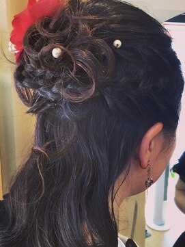 アンズヘアー ハーフアップ編み込みスタイル