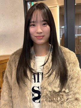 アトリエ(atelier.) ロングレイヤー アッシュ 顔周りカット 韓国風 透明感カラー