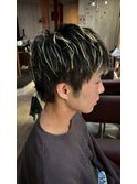 個性を出すメッシュカラー×爽やかショートヘア