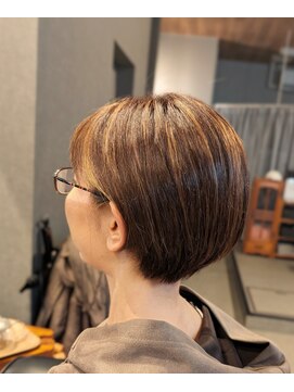 ジャドール 耳かけショートボブ40代50代60代