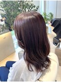 ピンクブラウンで優しく落ち着きのあるヘアを