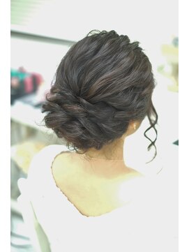 リサ 恵比寿(risa.) 波ウェーブのルーズアップ