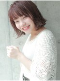まろやかなブラウンカラーの切りっぱなしボブ