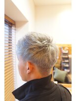 メイヘア(May Hair)&nbsp;ハイトーンの刈り上げショートスタイル