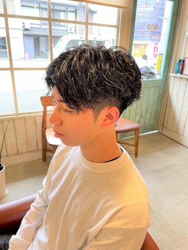 アンティコ(Antico) ネープレスフェードセンターパートマッシュツイストスパイラル