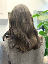 ラレイ ハラジュク(Lalei harajuku)&nbsp;コテ巻き風パーマ/赤み消しカラー/スパイラルパーマ/韓国