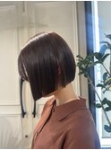 暖色ブラウン×パツッとボブ