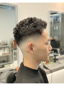 刈部倶楽舞 パーマ風/アップバンク/フェード/　ビジネス/黒髪/２WAY