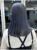 ニュアンスグレーブルーカラーセミロングハイトーンブリーチ丸型
