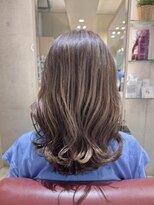 エム インターナショナル 春日部本店(EMU international)&nbsp;プリンが目立ちにくいアッシュベージュカラー