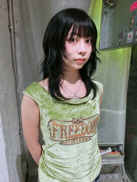 ノラ シブヤ(NORA) ☆ハッシュカットハイレイヤーシャギーレイヤーウルフカット黒髪