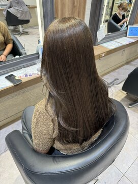 ケンジ 横須賀中央(KENJE) 赤みをおさえた柔らかオリーブブラウン