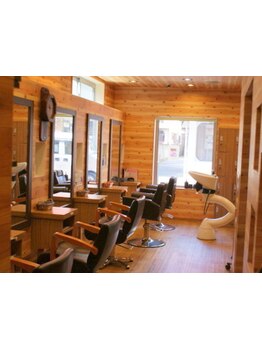 創業37年！赤ちゃんからご年配まで、家族みんなで通える★木のぬくもり溢れるアットホームサロン！