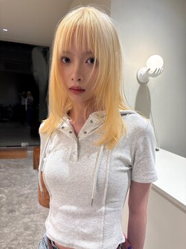 ハイレイヤー/ミディアム・ロングレイヤー/顔周り・フェイス20代