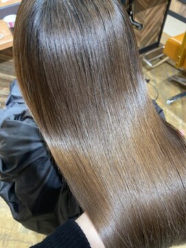 オーブ ヘアー リリー 博多2号店(AUBE HAIR lily) 博多 / 髪質改善 / 縮毛矯正 / 美髪 【前田 悠希】