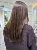 ブラウンカラーにモードなロングストレート