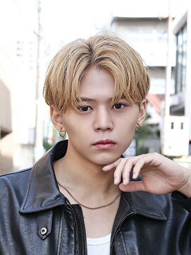 エース(ACES) ナチュラルセンターパートコンマヘア刈り上げマッシュ