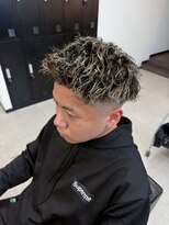 アリープパロット(ALEAP parrot)&nbsp;メンズカット/ツイストパーマ/ホワイトメッシュ/ツーブロック