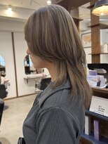 ルイ(ROUIS produced by LUCK 津田沼)&nbsp;ROUIS  津田沼　レイヤー　デザインカラー　白髪ぼかし