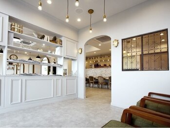 ジャム(JAM)の写真/アンティークな家具に囲まれた空間は、まるでカフェのような居心地のよさ♪髪も心も癒される☆