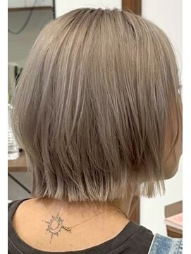 ルイ(ROUIS produced by LUCK 津田沼) ROUIS 津田沼 ホワイトシルバー