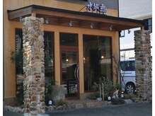 外から差し込む温かい日光がリラックスさせてくれる―