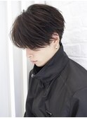 毛流れセンターパート刈り上げツーブロック前下がりミディアム