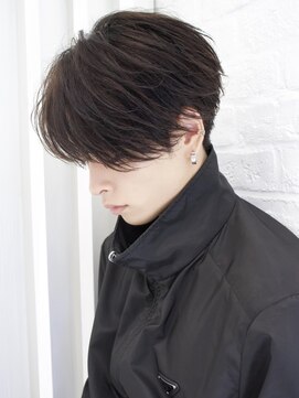 エイド 本店(aid) 毛流れセンターパート刈り上げツーブロック前下がりミディアム