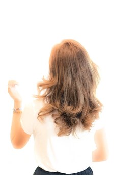 エメールヘア(aimere hair) 毛先中心のゆるふわパーマ×前髪ありでスイートに