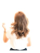 エメールヘア(aimere hair) 毛先中心のゆるふわパーマ×前髪ありでスイートに