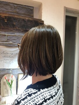 トウキョウヨシつね 御幸ヶ原店(TOKYO Yoshi) ハイライト 前下がりボブ