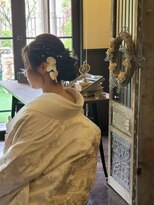 パリスパート2&nbsp;和装 少し タイト 艶 シンプル シニヨン ヘアアレンジ